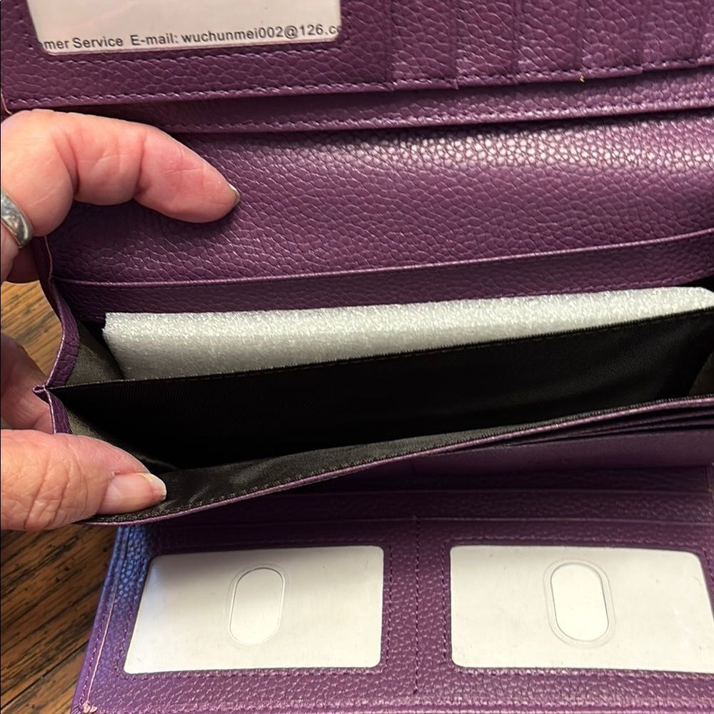 Elegant Purple NWOT Wallet with Minimalist Design - Picture 4 of 8